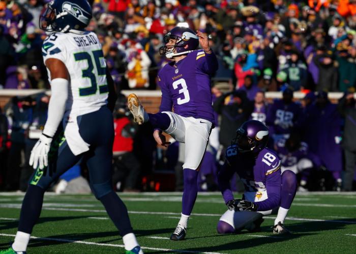 504359474-blair-walsh-of-the-minnesota-vikings-misses-a-27-yard.jpg.CROP.promo-xlarge2